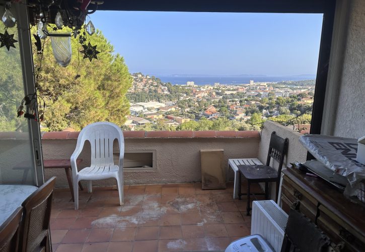 Balcon nettoyé après intervention à Marseille - Solution Diogène